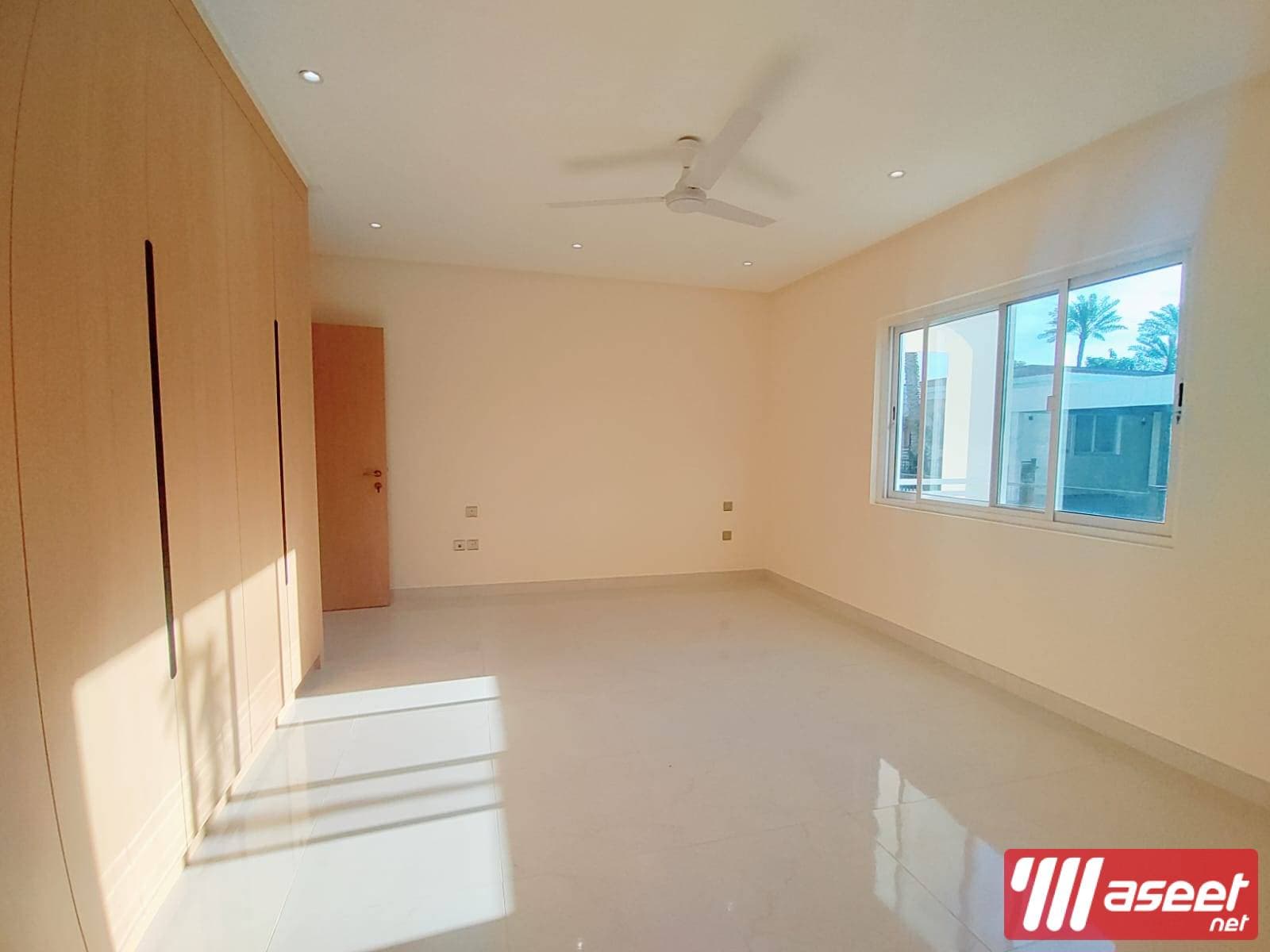 beautiful villa with garden for rent  0