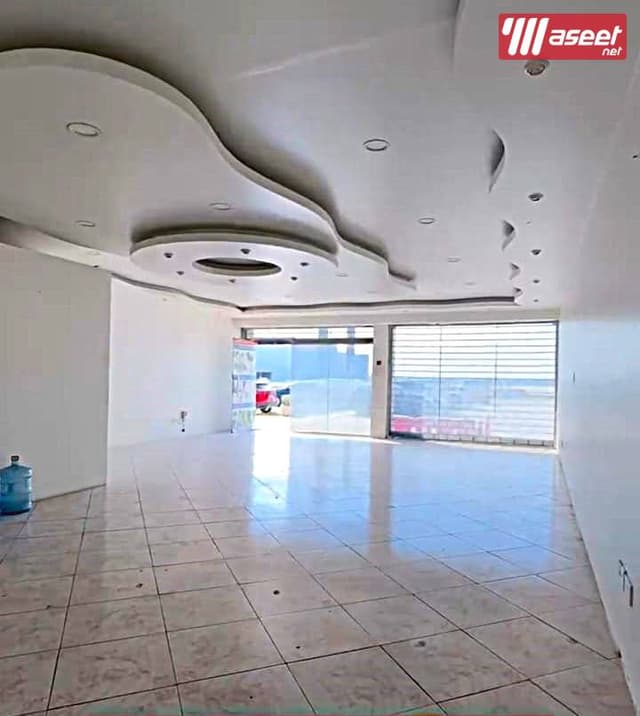 معرض تجاري للإيجار في سترة 