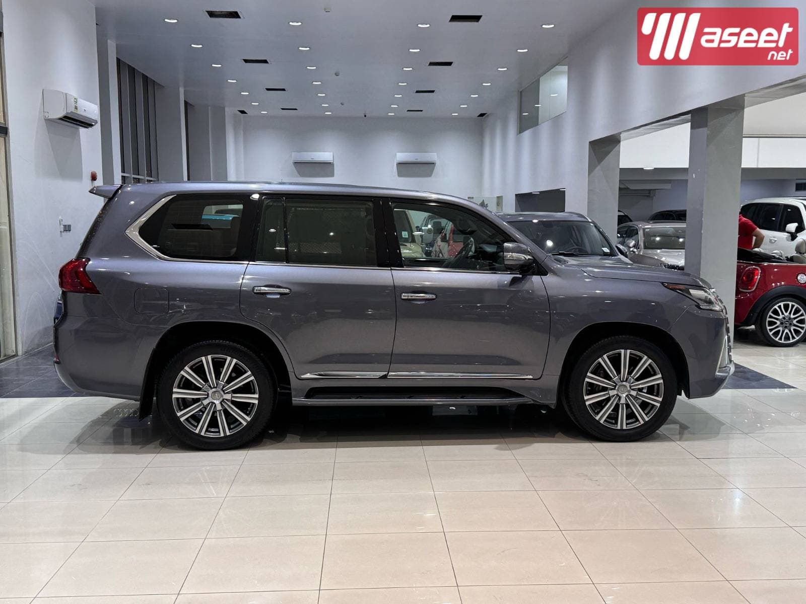 Lexus LX-570 / 2017 (Grey) 1