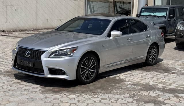 لكزس LS-460F 2015 (فضي)