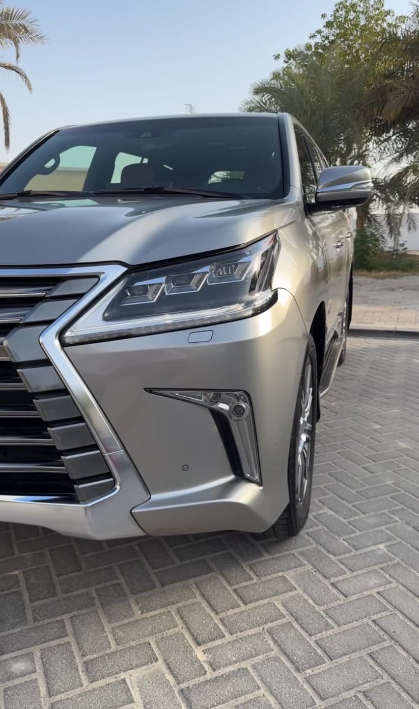 Lexus LX570 model 2017 5