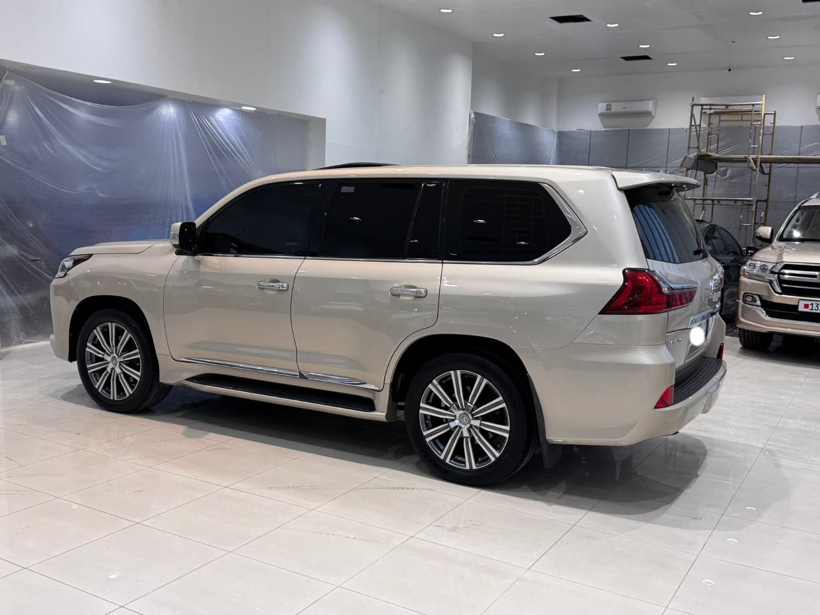 Lexus LX-570 2017 7