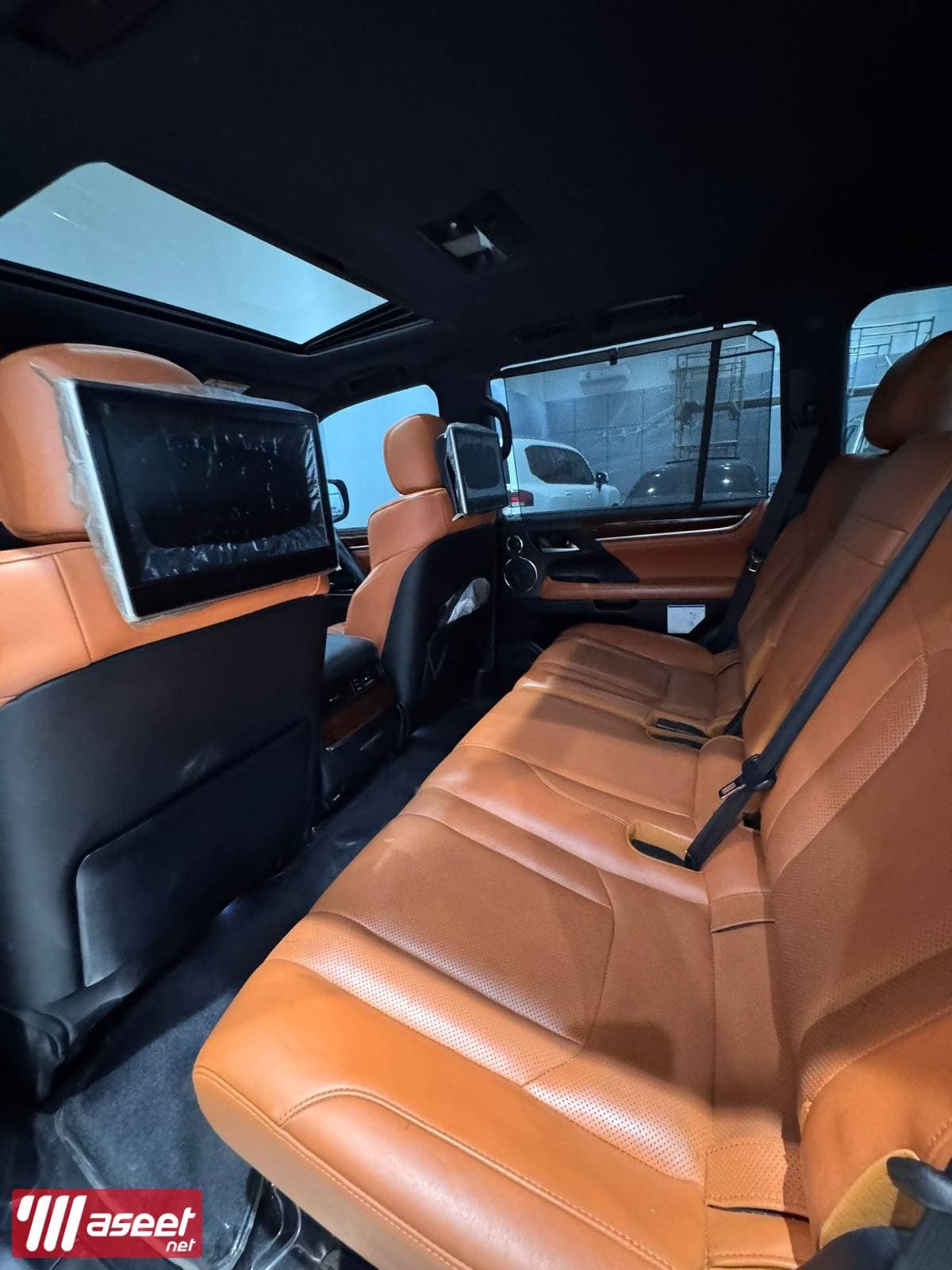 Lexus LX-570 2017 1