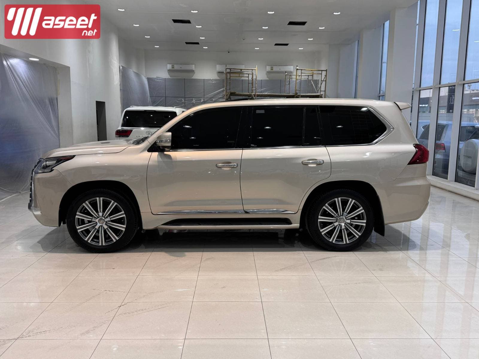 Lexus LX-570 2017 4