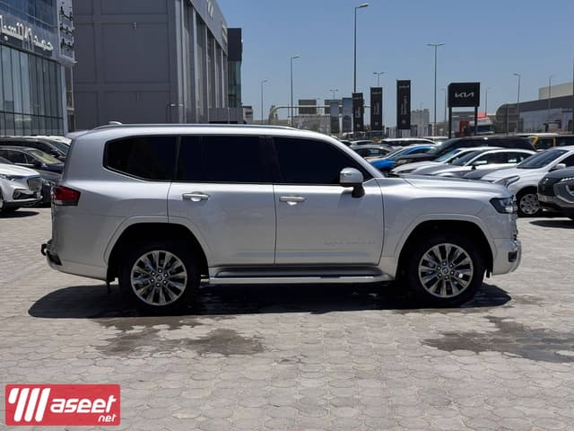 Toyota Land Cruiser GX-R 2025 