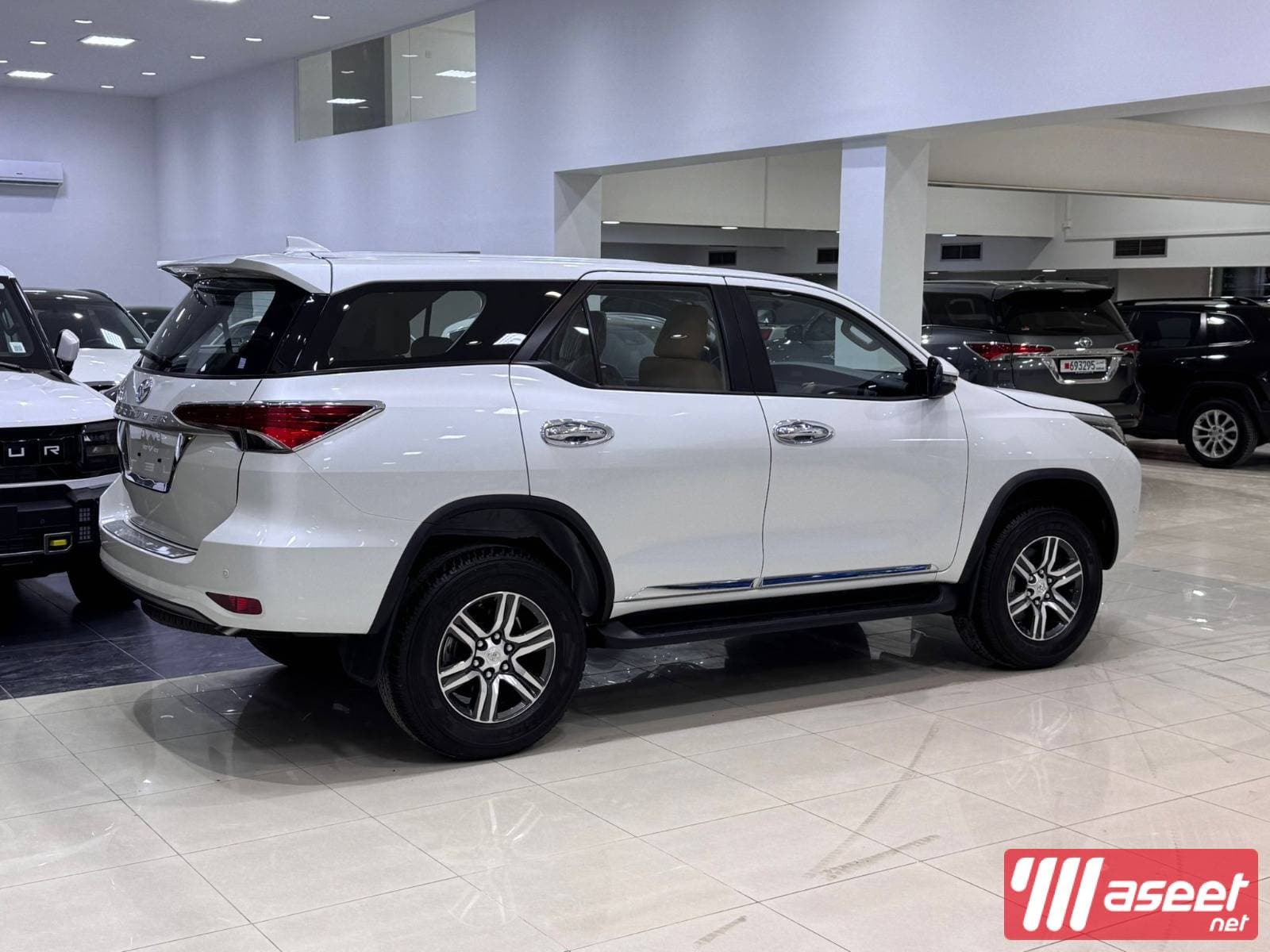 Toyota Fortuner 2025 (White) 1