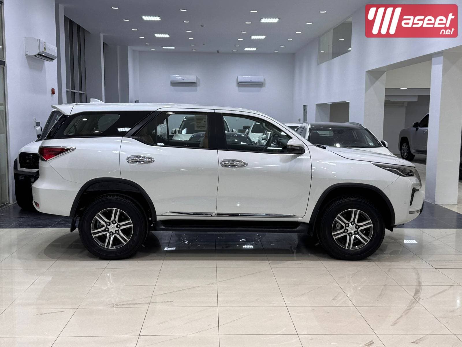 Toyota Fortuner 2025 (White) 4