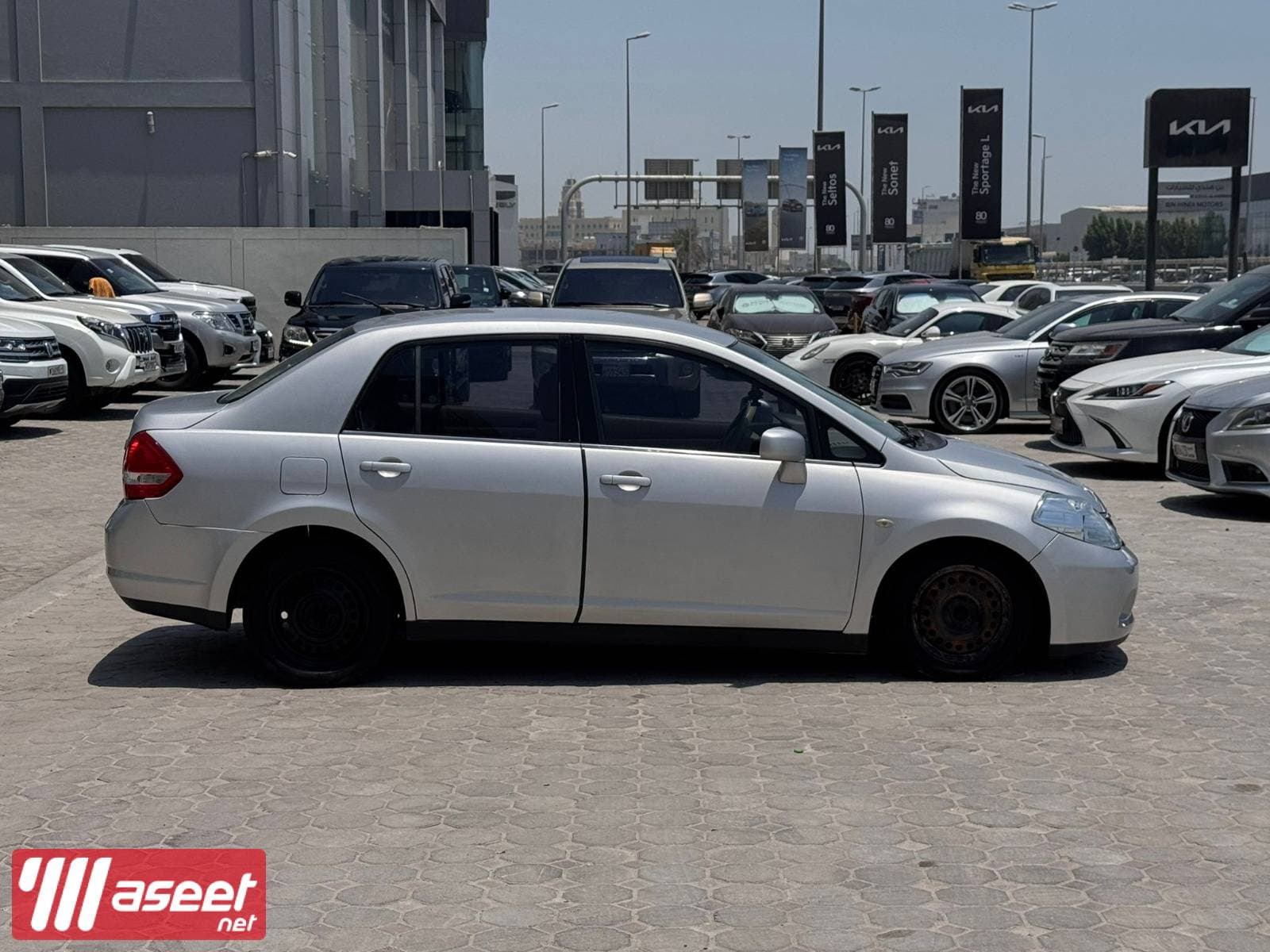 Nissan Tiida 2010 2