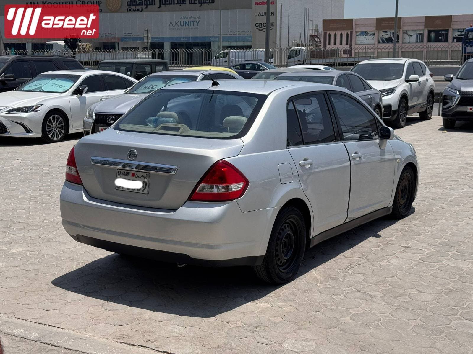 Nissan Tiida 2010 3