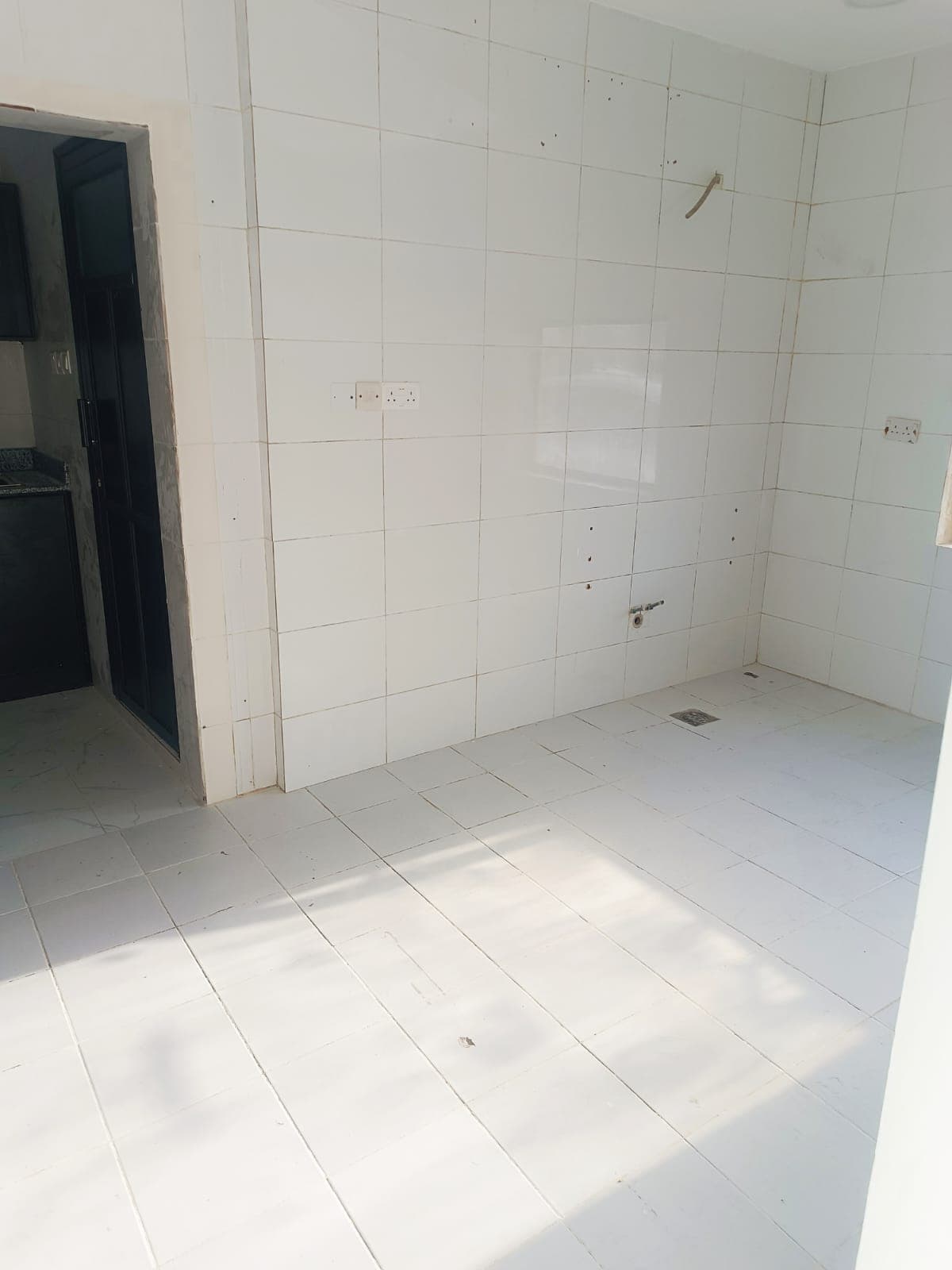 ✨ Shop for Rent – Prime Location – 300 BHD – Brand New – Hoora 2