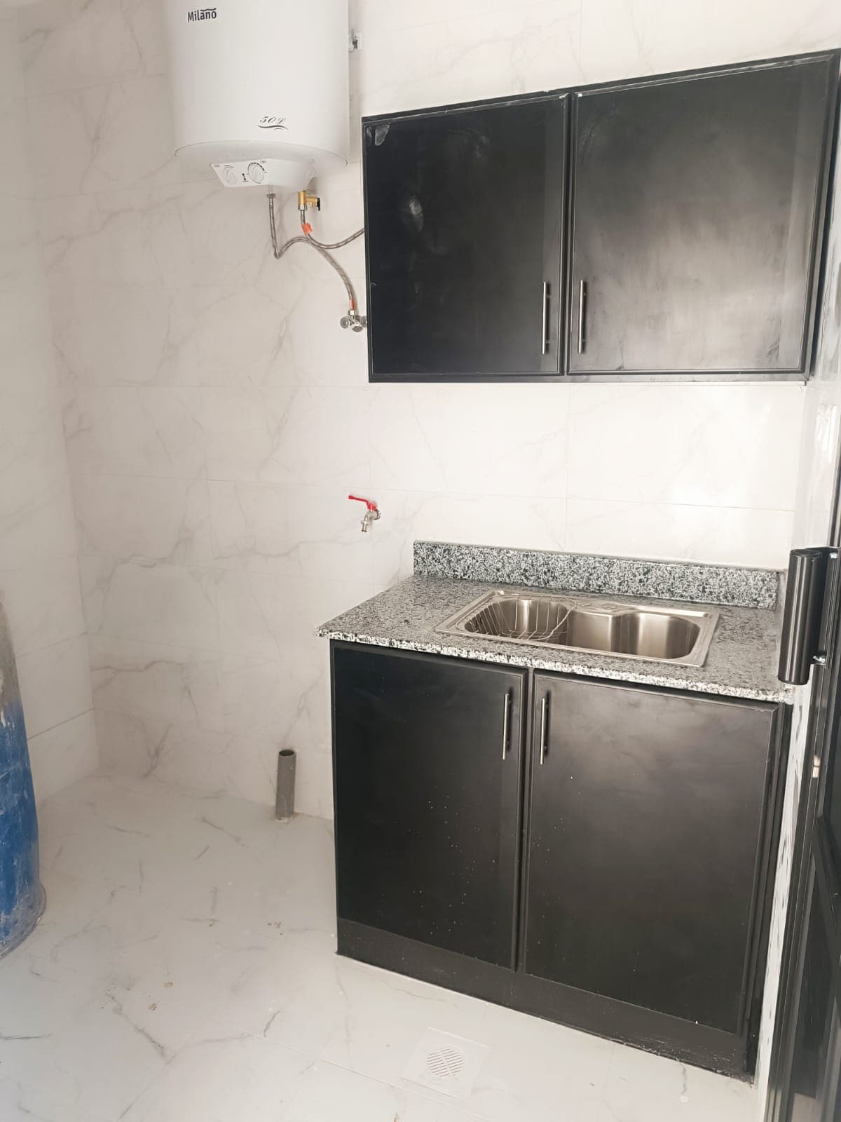 ✨ Shop for Rent – Prime Location – 300 BHD – Brand New – Hoora 3