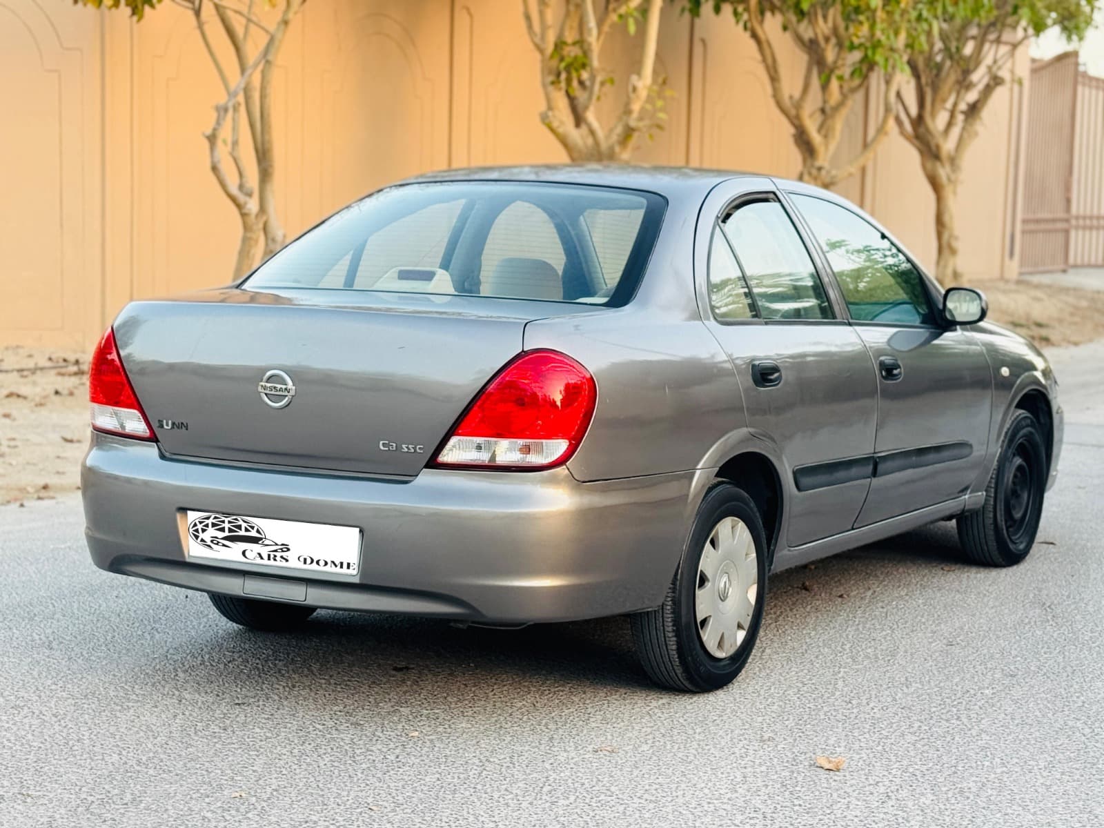 Nissan Sunny 2012  1