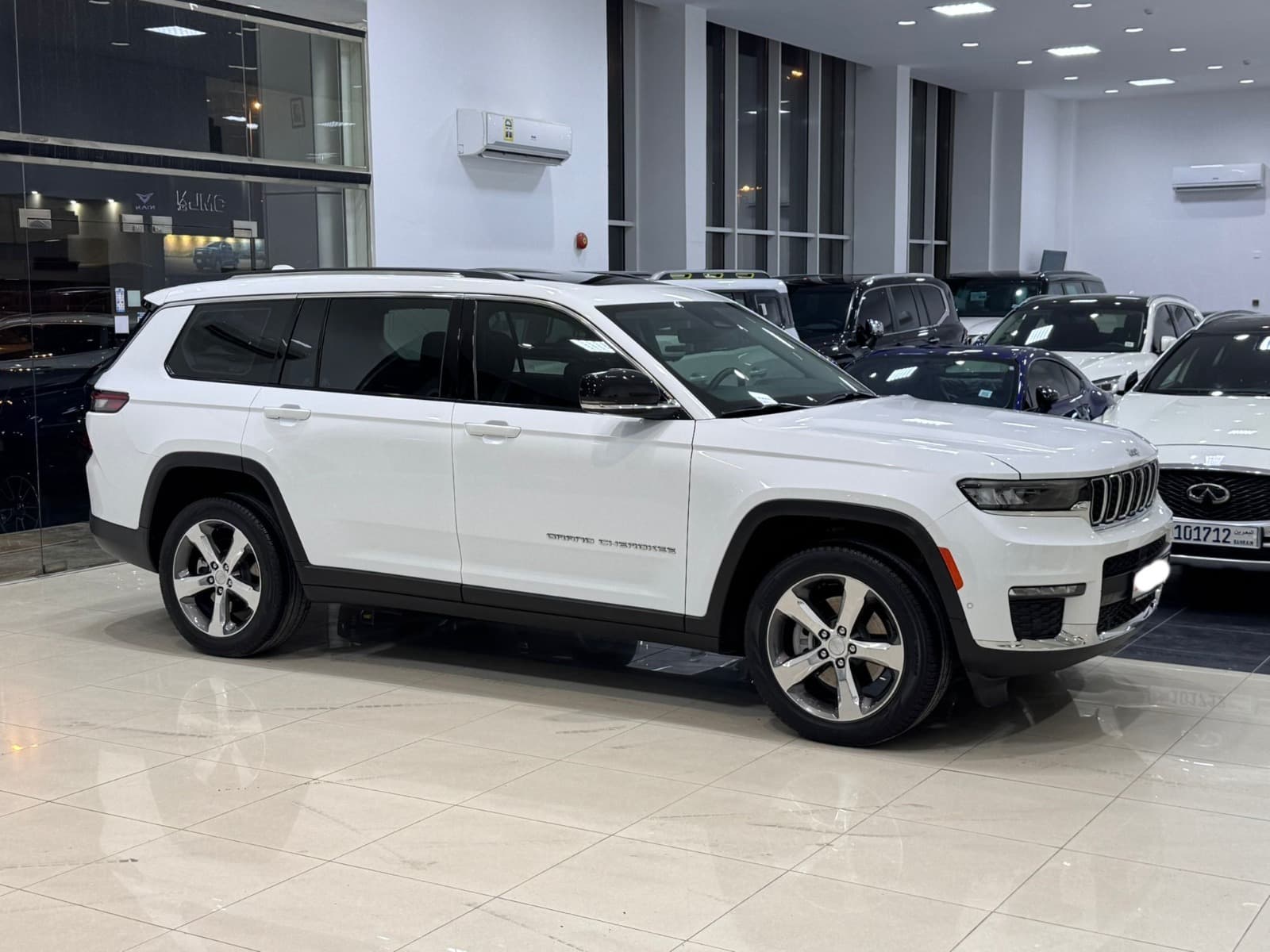 Jeep Grand Cherokee L 2022 (White) 4