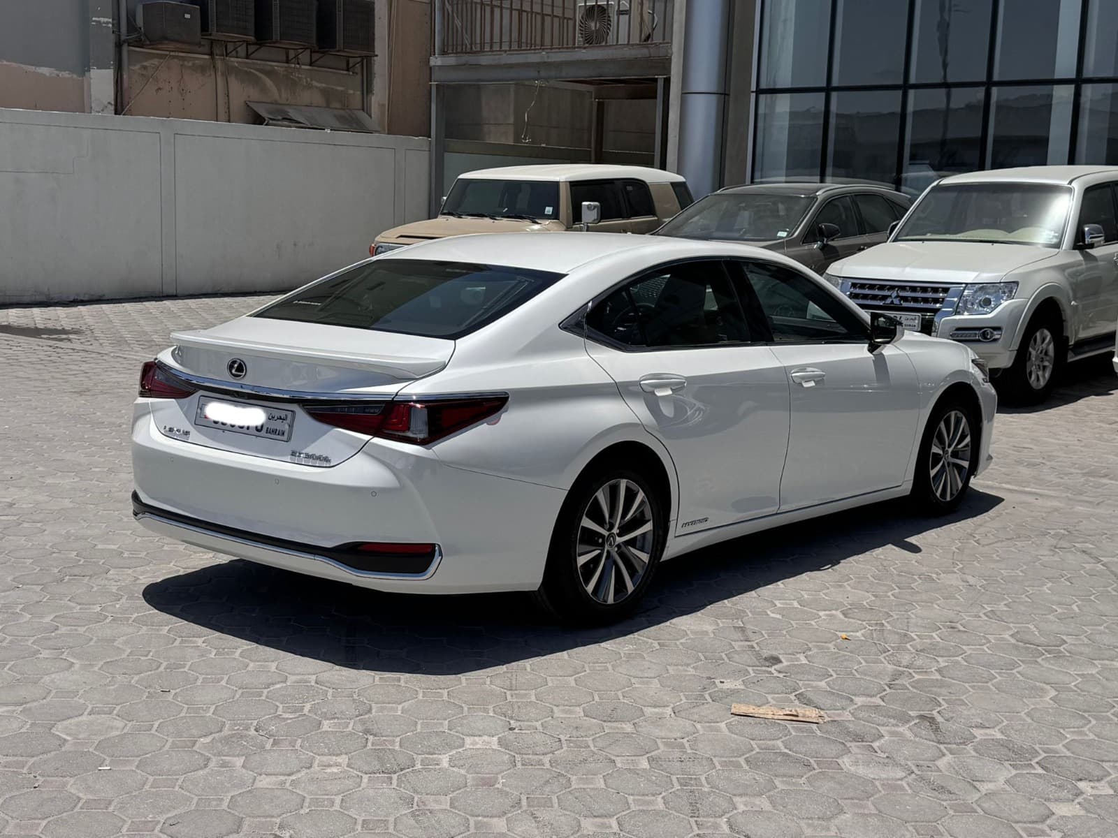 لكزس ES-300h 2020 (أبيض) 5