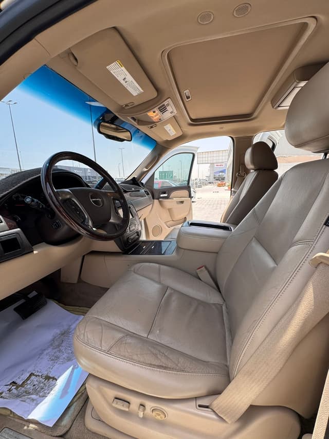 GMC Yukon XL 2012 (White)