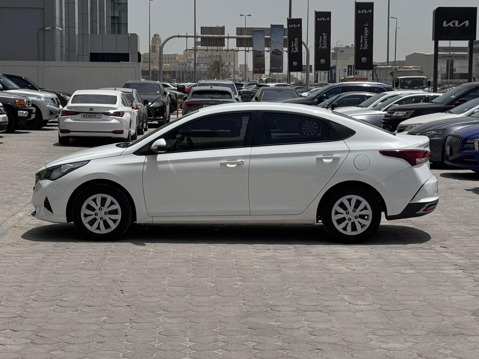 Hyundai Accent 2022 (White) 1