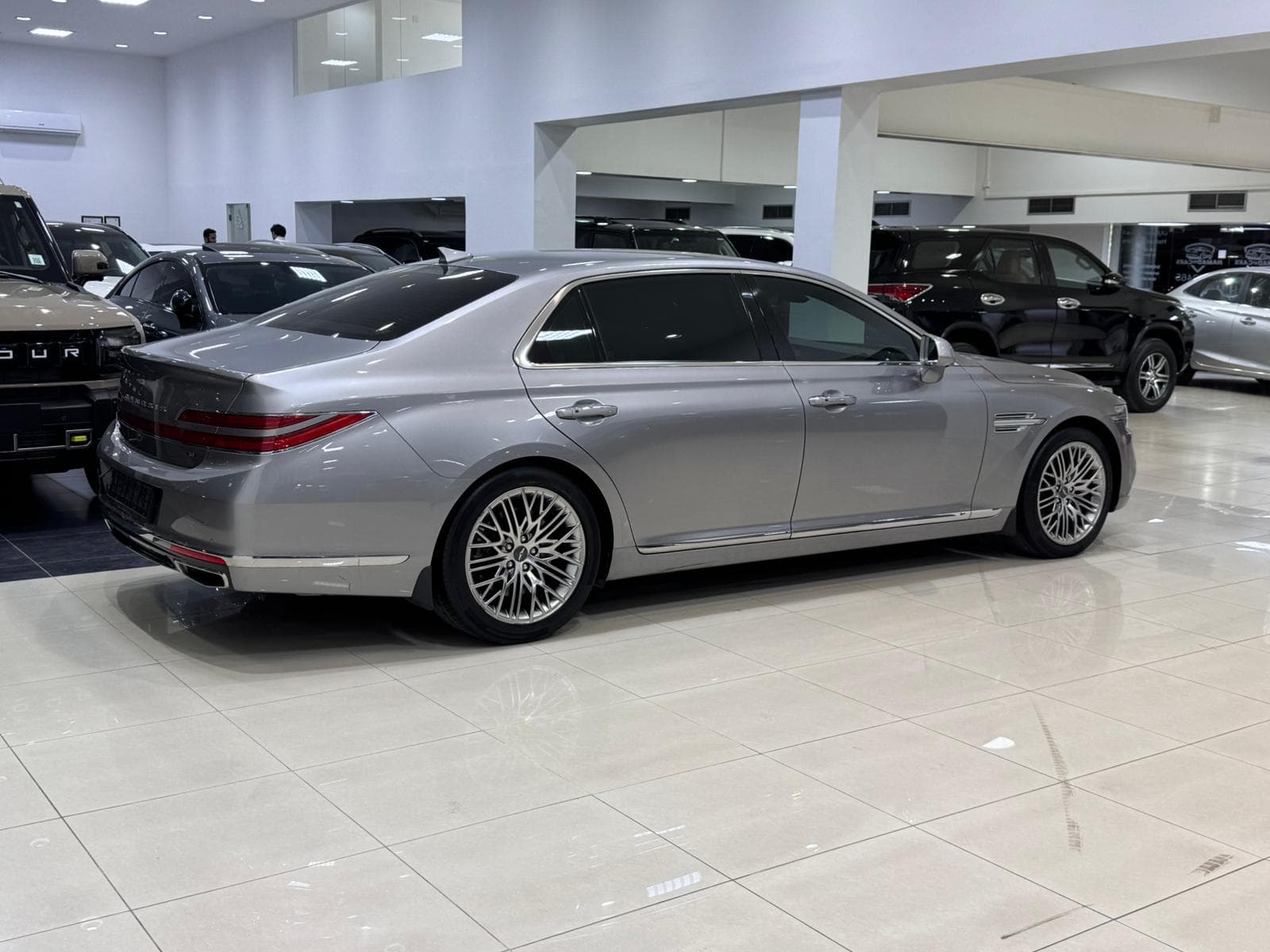 Genesis G90 / 2021 (Silver) 0