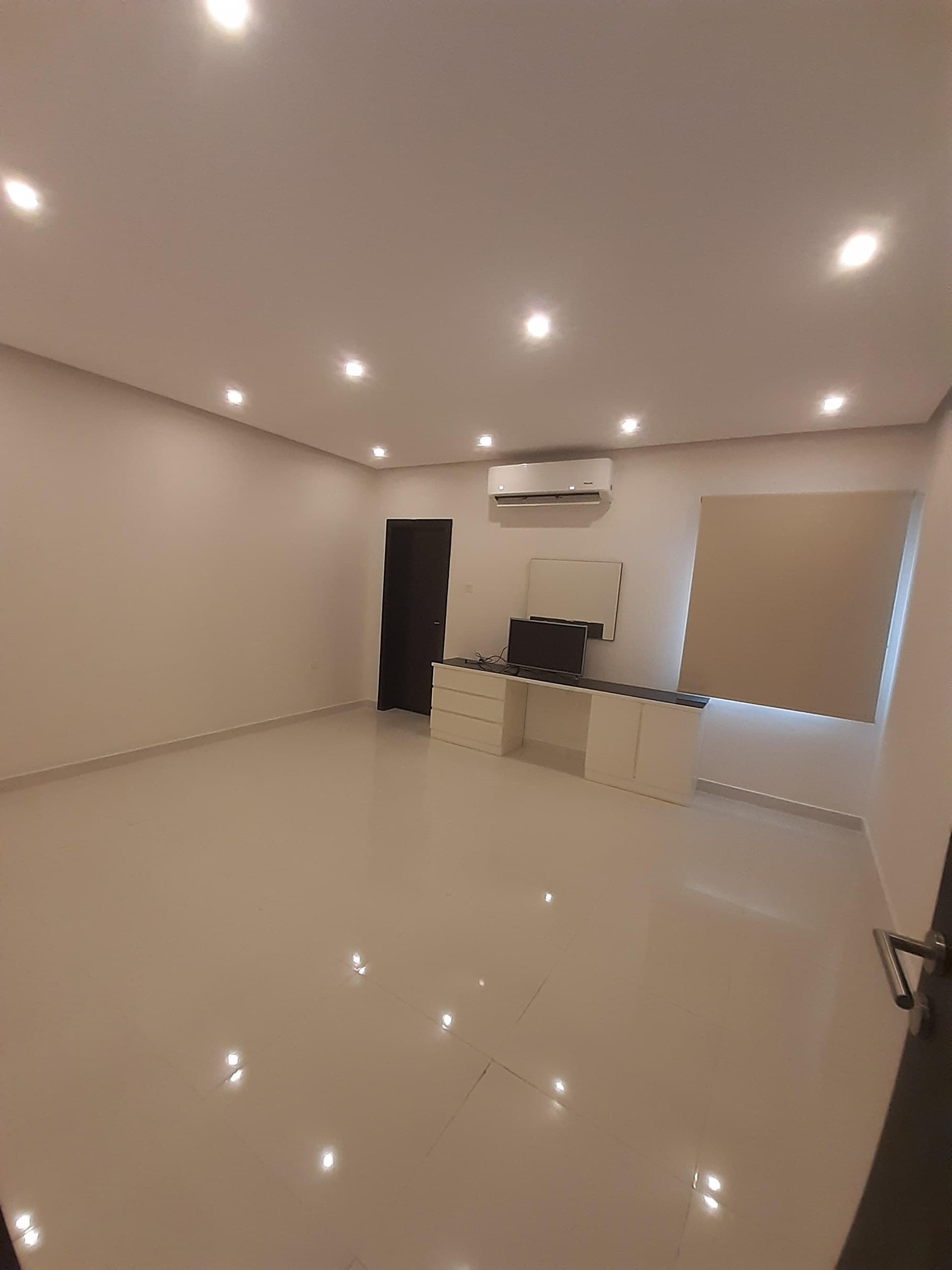 For rent a villa in North Riffa 5