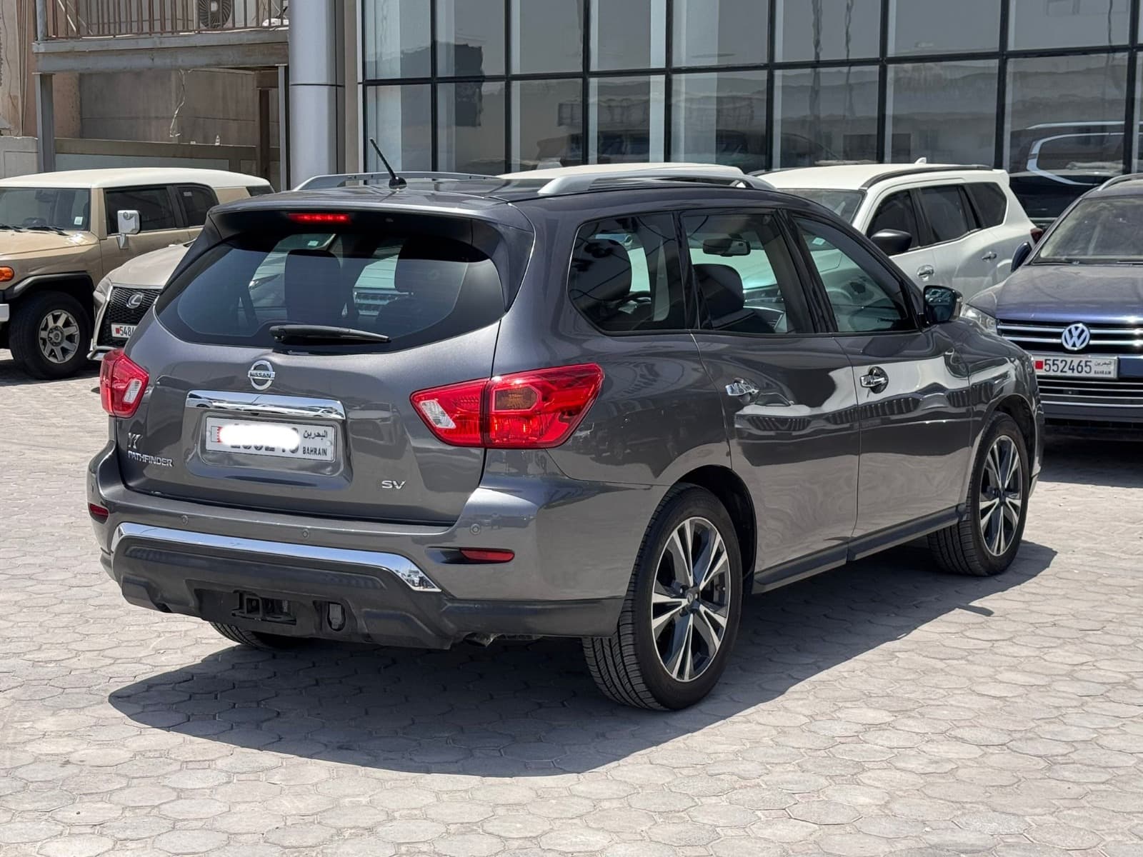 نيسان باثفايندر SV 2018 (رمادي) 4