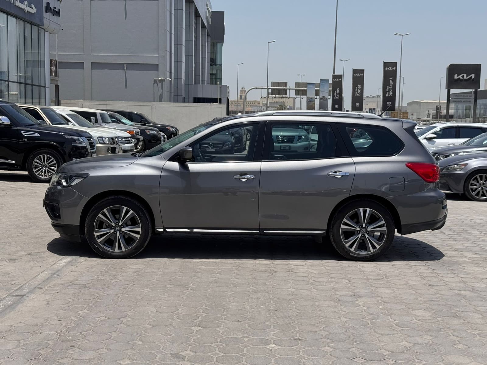 نيسان باثفايندر SV 2018 (رمادي) 5