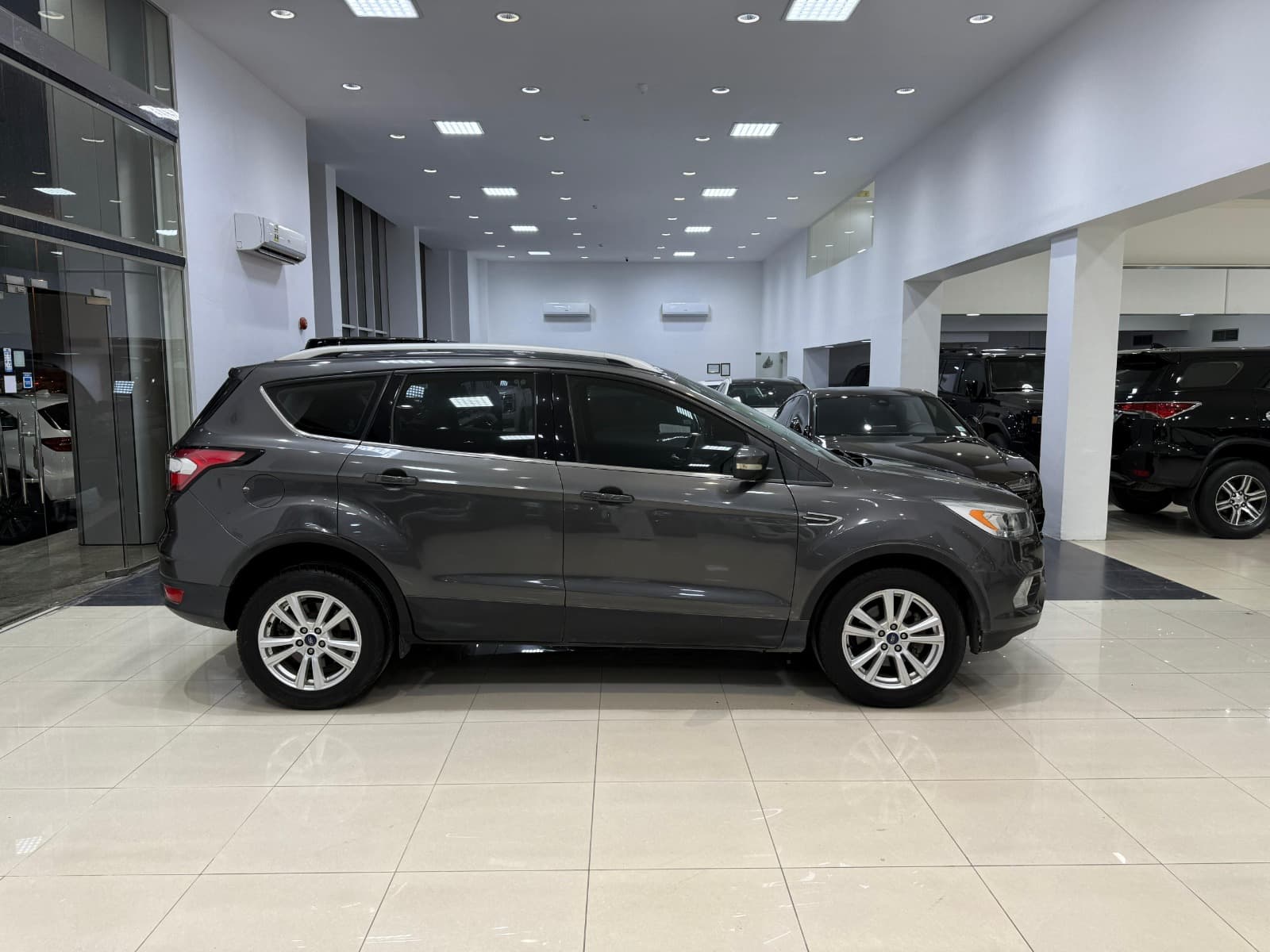 Ford Escape 2017 (Grey) 2