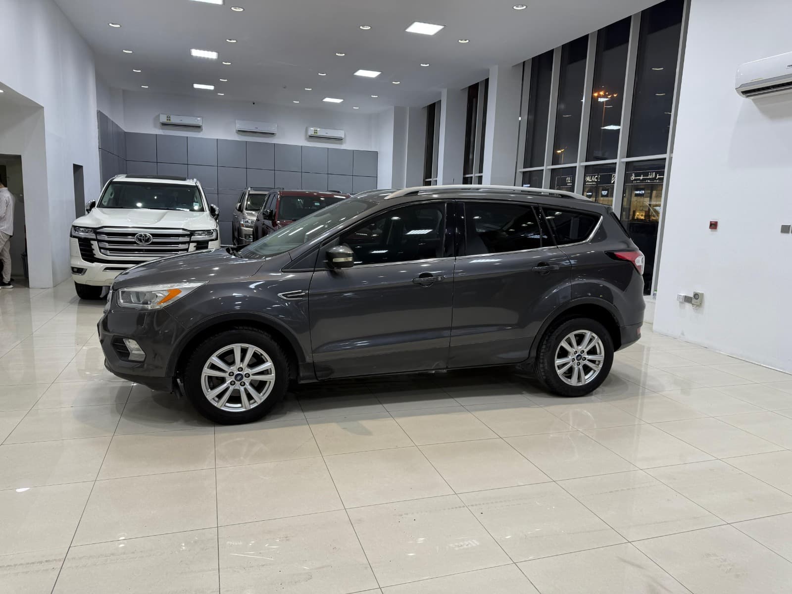 Ford Escape 2017 (Grey) 4