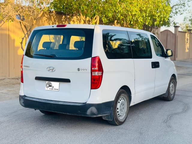 شاحنة ركاب هيونداي H1 2017