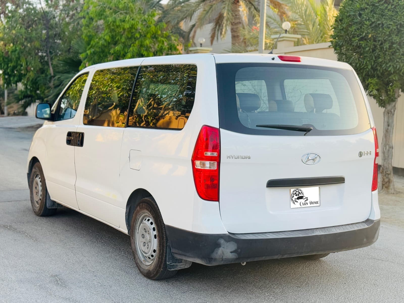 شاحنة ركاب هيونداي H1 2017 1
