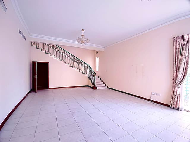 Villa for rent in Mahooz 