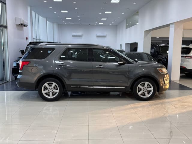 Ford Explorer 2017 (Grey)