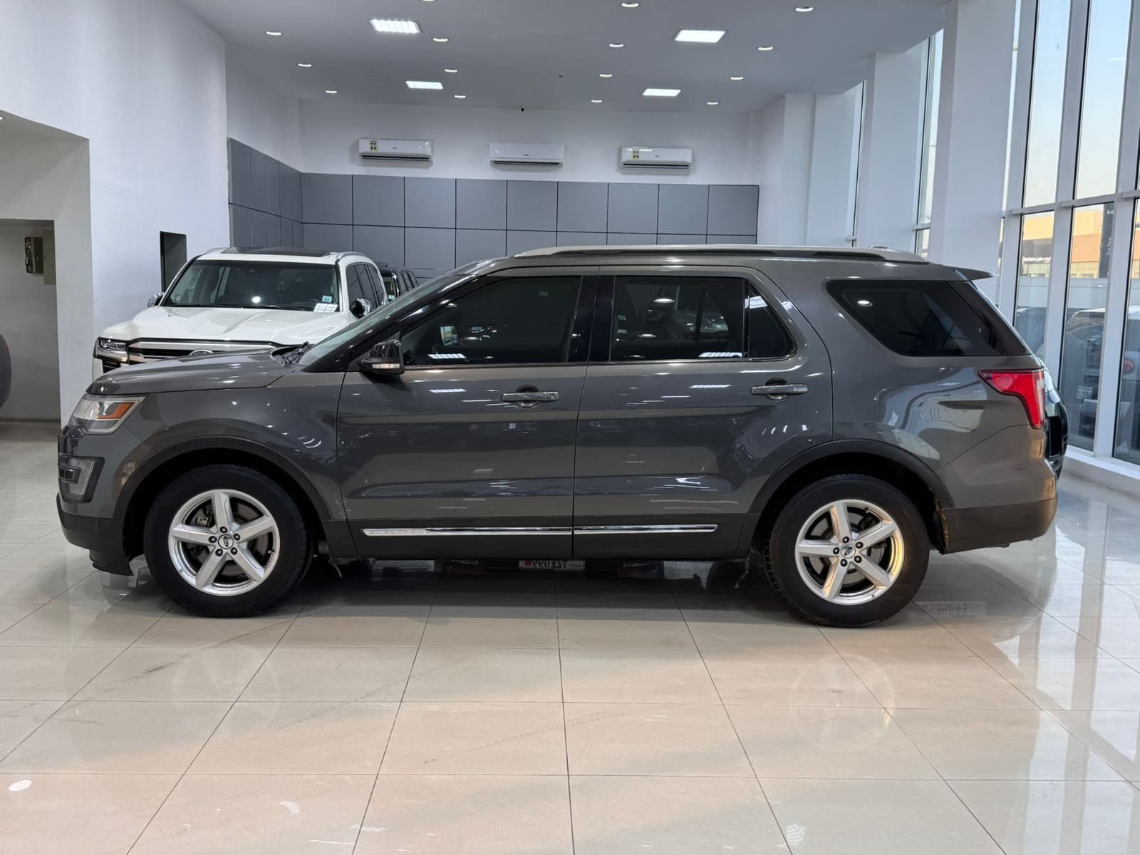 Ford Explorer 2017 (Grey) 0