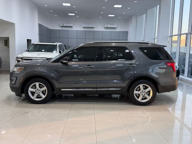 Ford Explorer 2017 (Grey)