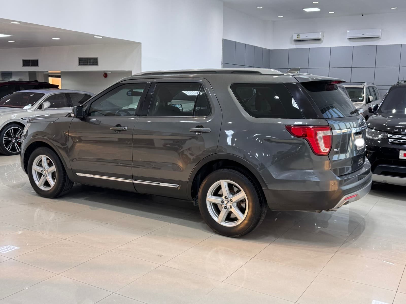 Ford Explorer 2017 (Grey) 5