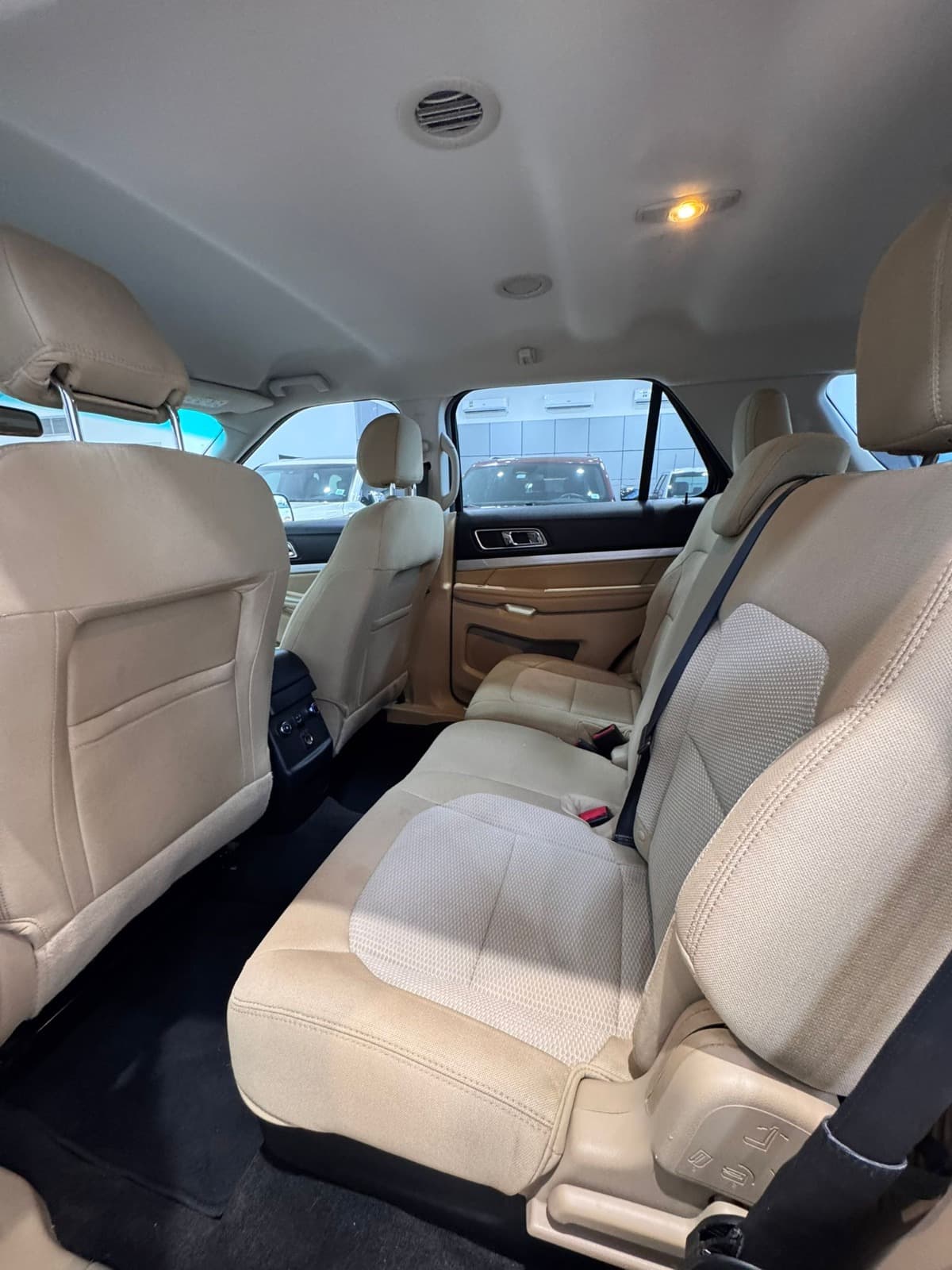 Ford Explorer 2017 (Grey) 6