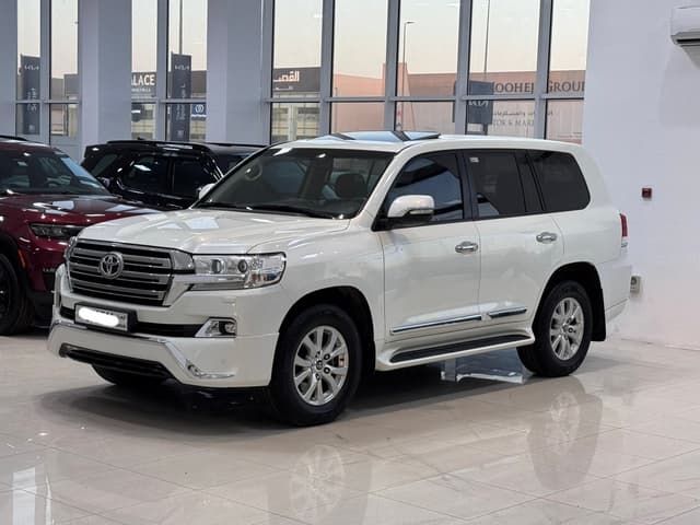 2017 Toyota Land Cruiser GX-R
