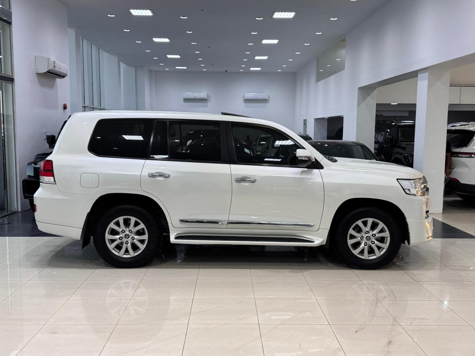 2017 Toyota Land Cruiser GX-R 0