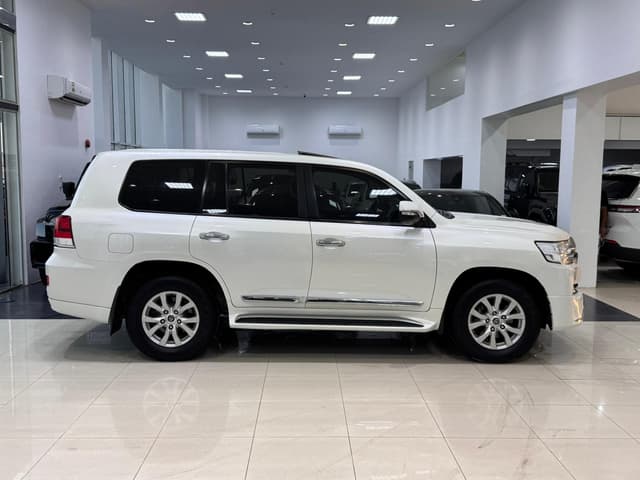 2017 Toyota Land Cruiser GX-R