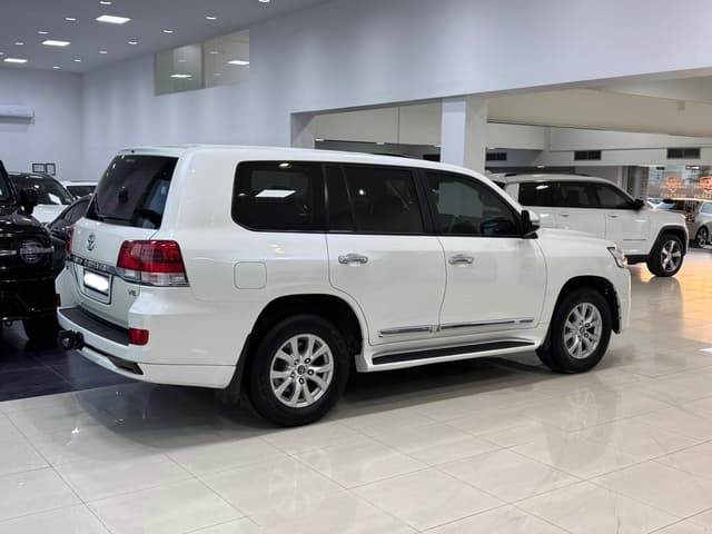 2017 Toyota Land Cruiser GX-R