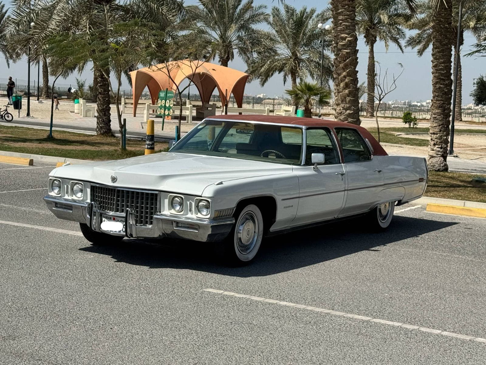 كاديلاك فليتوود 1971 (أبيض) 3