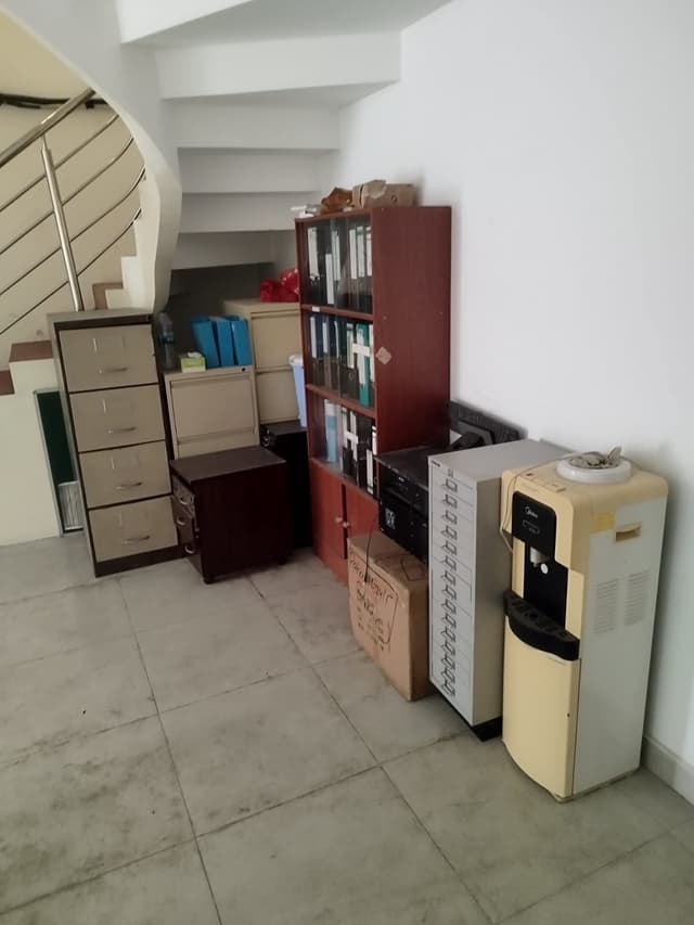 - متجر مكون من طابقين للإيجار -100م