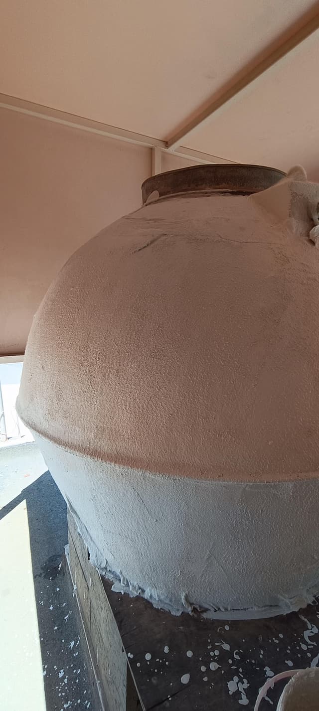 Specialized in cleaning tanks