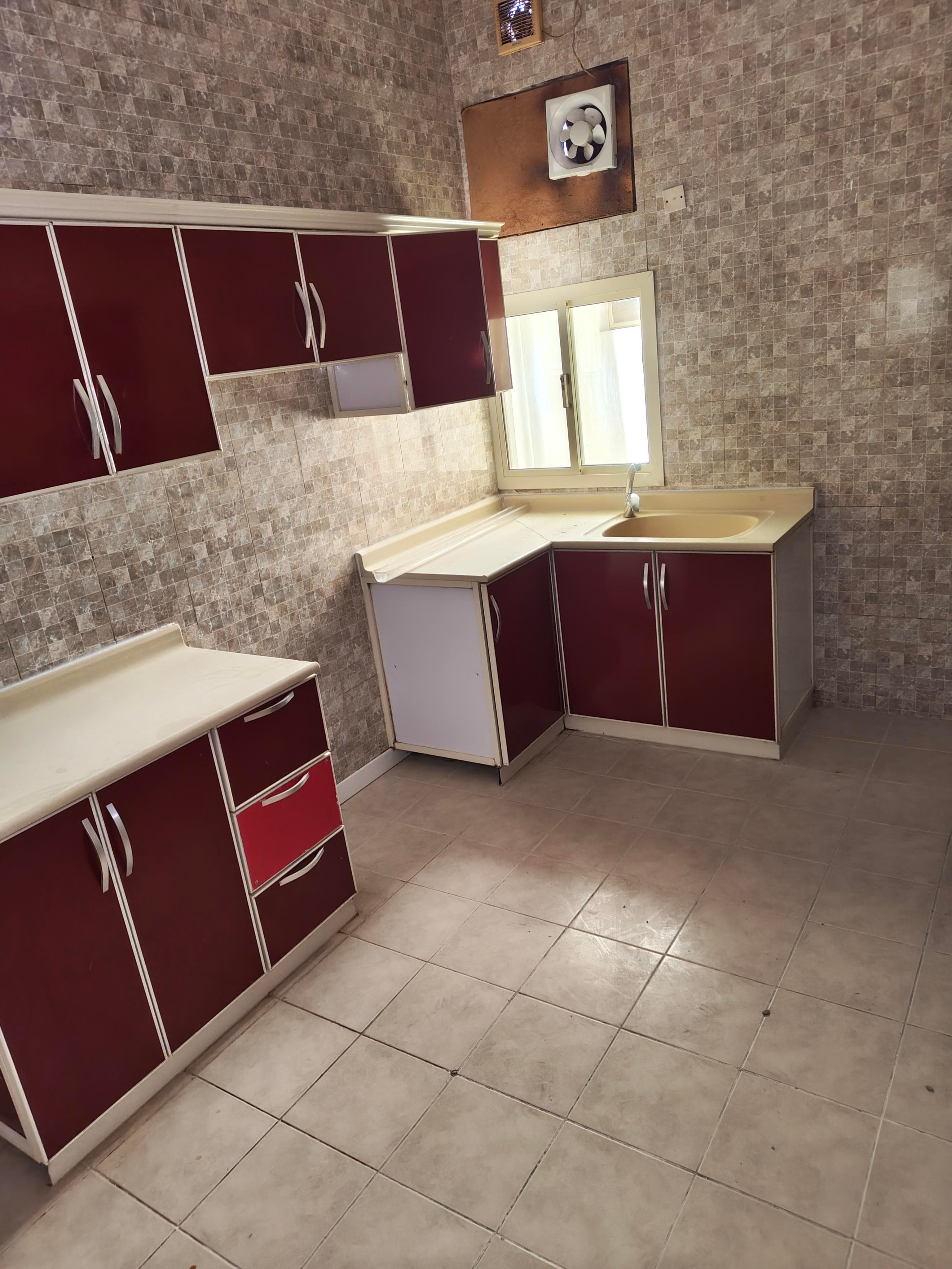 An elegant apartment for rent in Bu Kawar 2