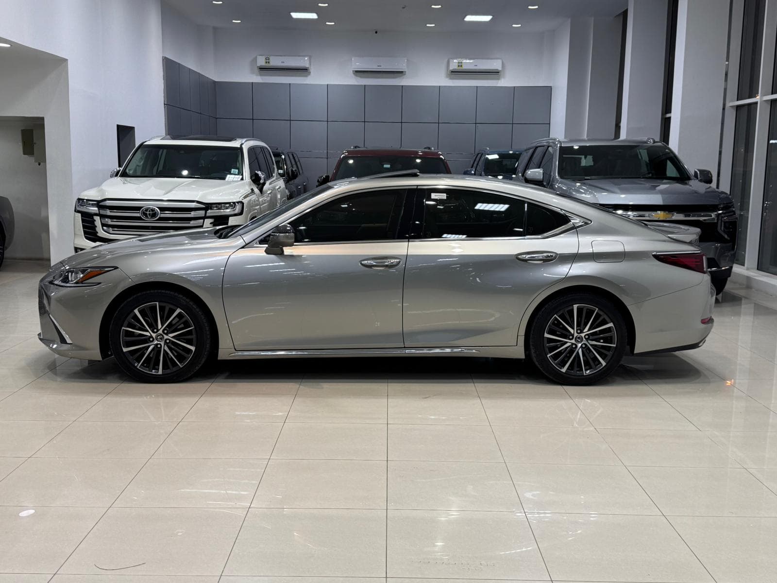لكزس ES-350/2023 (فضي) 4