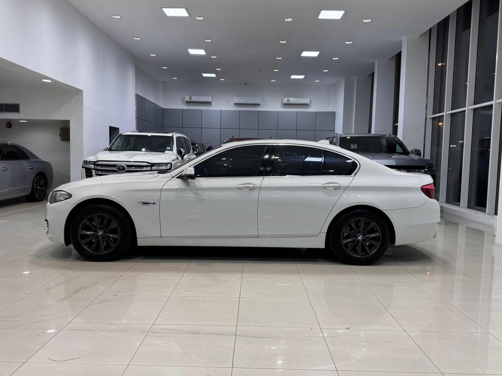بي إم دبليو 520i 2015 (أبيض) 1