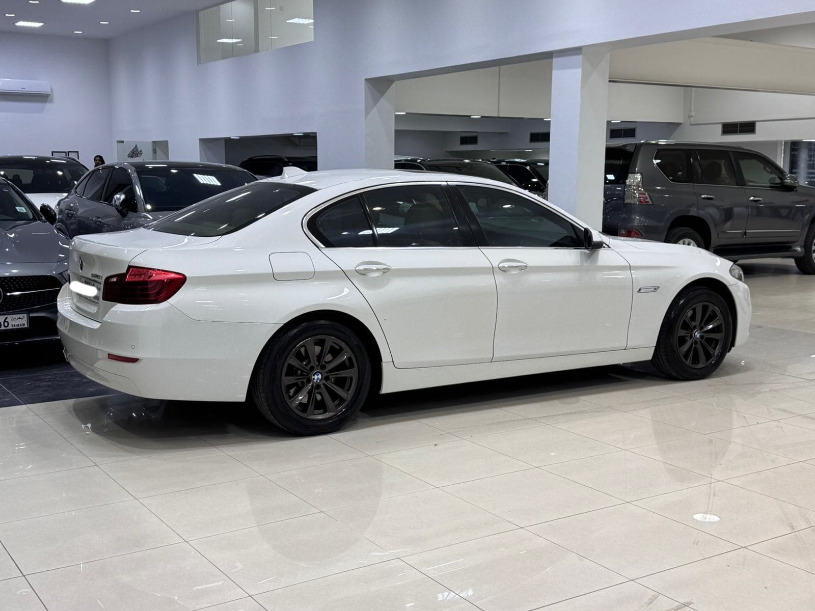 بي إم دبليو 520i 2015 (أبيض) 4