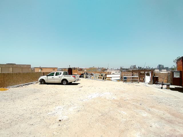 أرض صناعية مع ورشة للإيجار في ألبا - BD 850/-