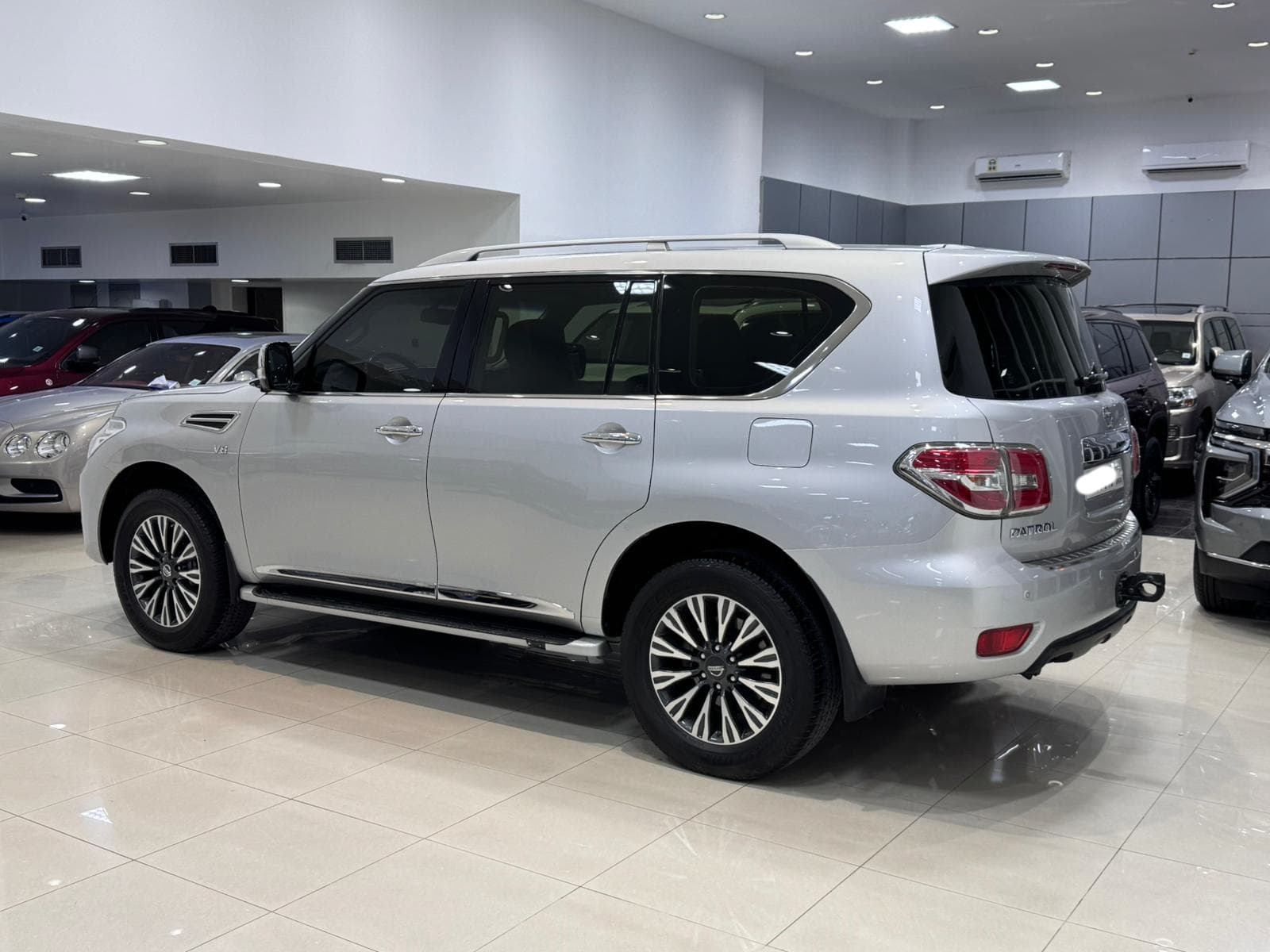 Nissan Patrol Platinum 2016 (Silver) 6