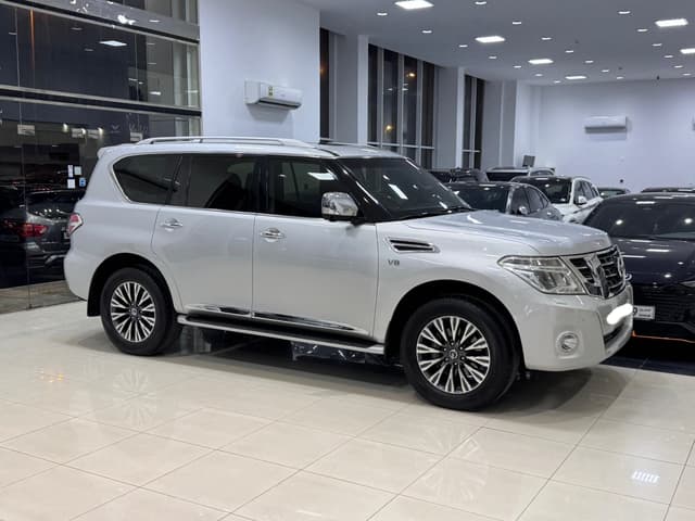 Nissan Patrol Platinum 2016 (Silver)