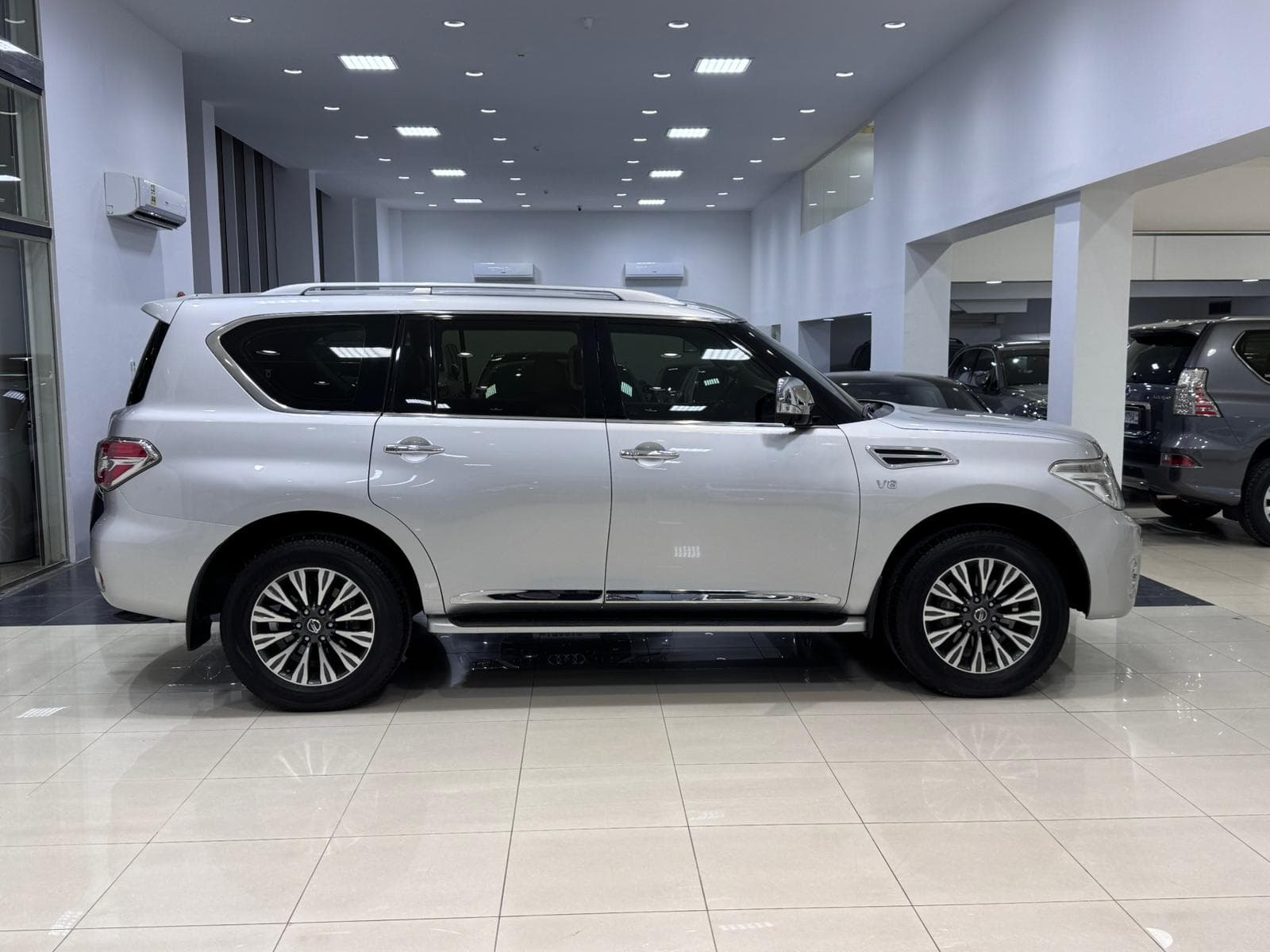 Nissan Patrol Platinum 2016 (Silver) 2