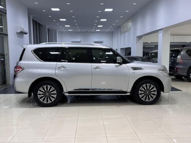 Nissan Patrol Platinum 2016 (Silver)
